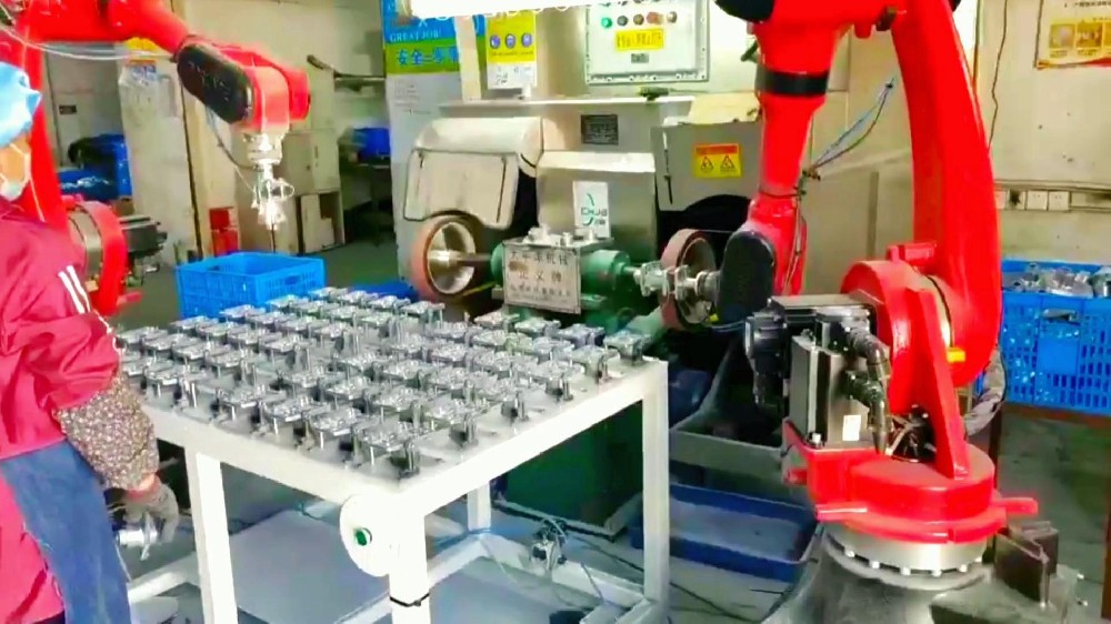 打磨上下料机器人案例展示江苏常州莱柯工业