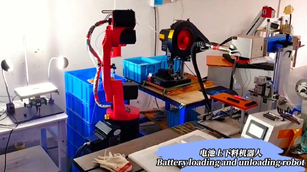 上下料机器人配合视觉引导对软包电池上下料自动化